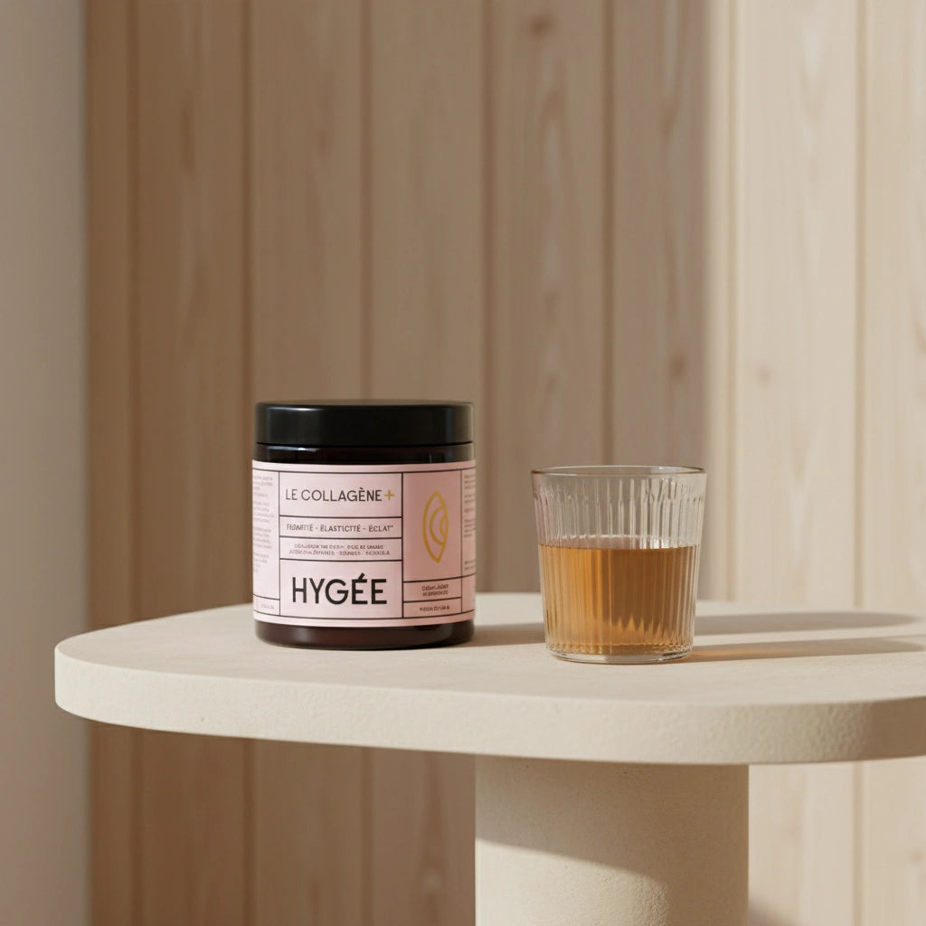 The natural ingredients for HYGÉE Le Collagène+—marine collagen, Damask rose, rhodiola, and hyaluronic acid—artistically arranged around the supplement jar.